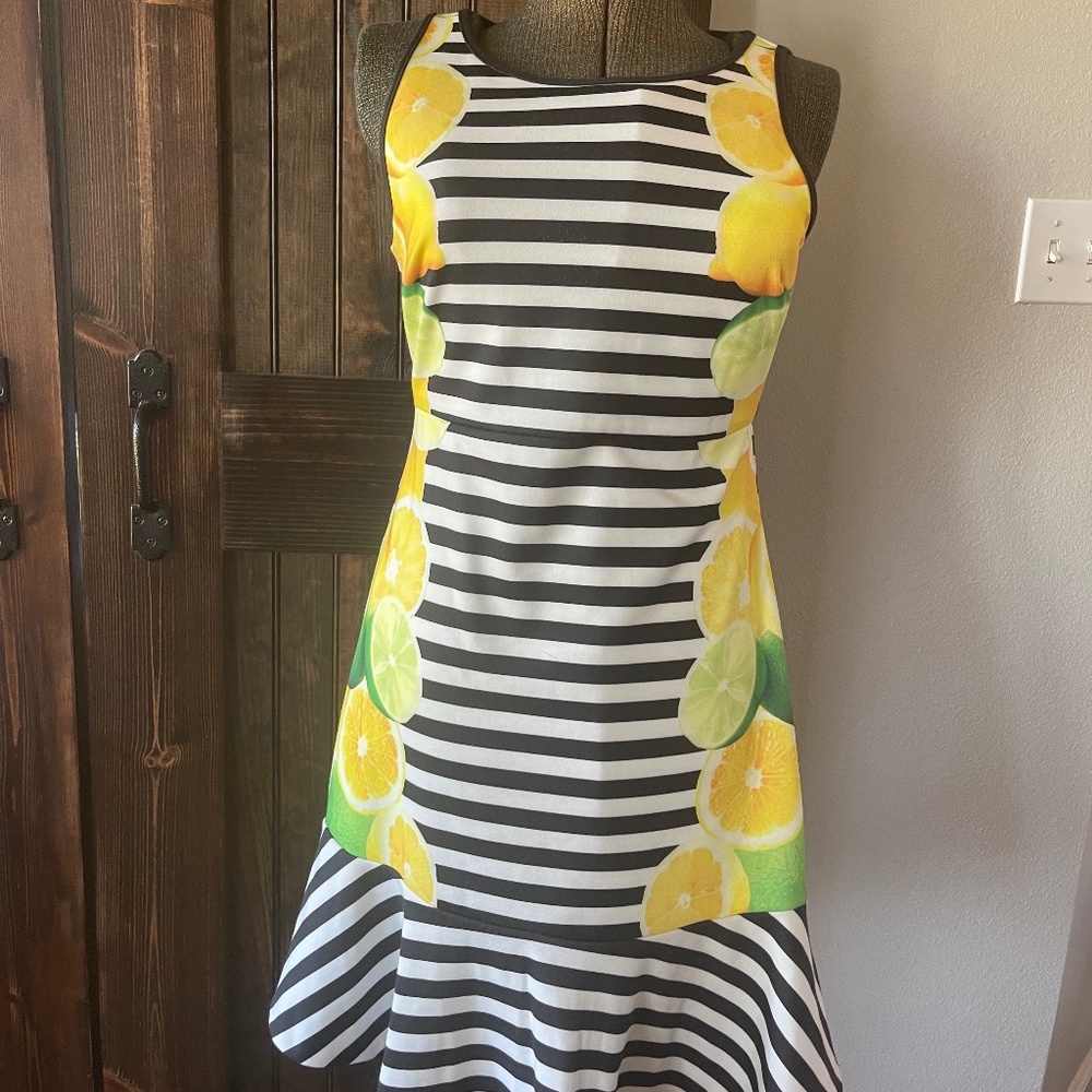 Elle lemon dress size 6
